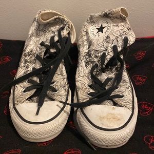 Size 8 all star converse sneakers